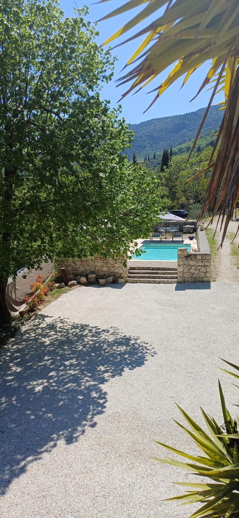 Bed and Breakfast Le Domaine De La Feuilleraie Coaraze Esterno foto